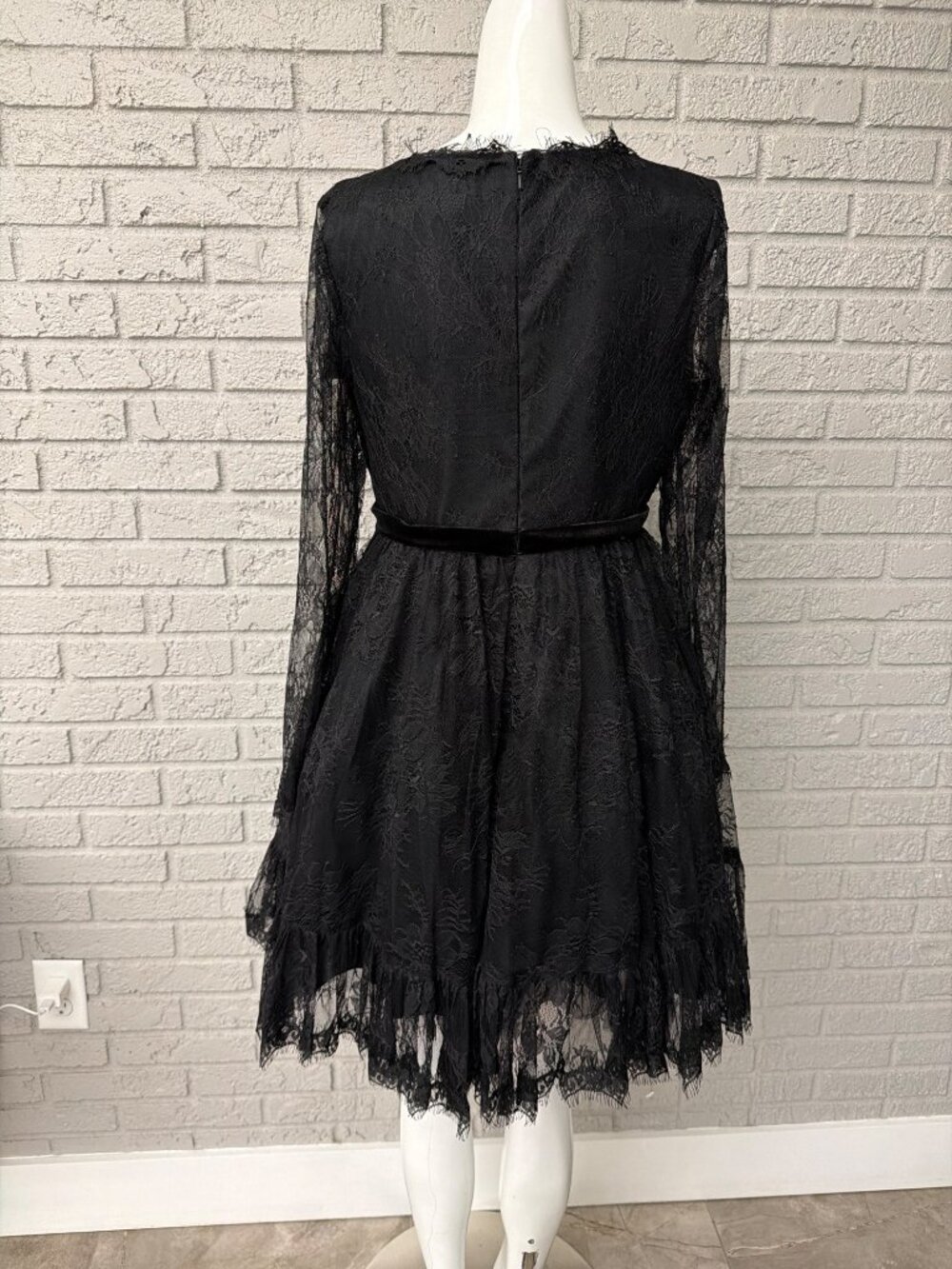 Mac Guggal Women’s Long Sleeve Deep V Black Lace Babydoll Dress Size 8 - Picture 4 of 15